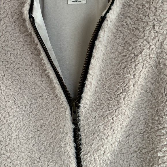 Wilfred Sherpa Teddy Vest - Picture 3 of 8